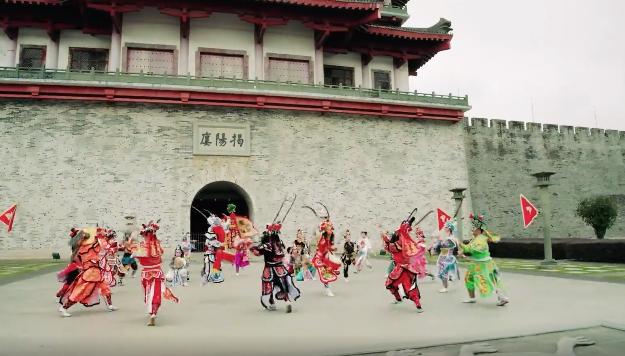 以其雄浑威武之姿交融蛇年兽特征为玩家带来最强中华战舞