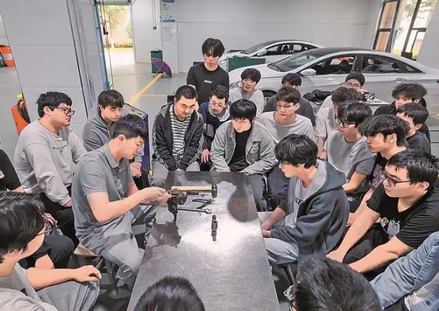 沿系统施行订单班定向班特色学徒制等多元化人才培育形式 沿系统施行订单班定向班特色学徒制等多元化人才培育形式